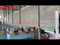 Cane di cibo in fila.